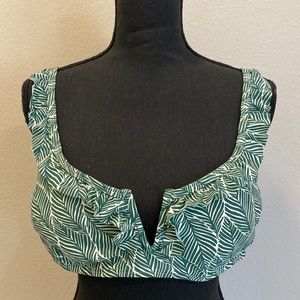 Gianni Bini green & white feather print ruffle bikini top